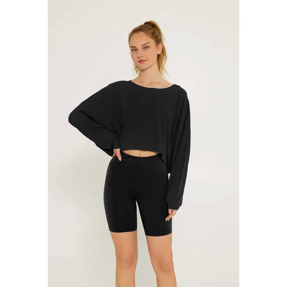NEW CREAM YOGA alexa oversized sleeve crop top in black